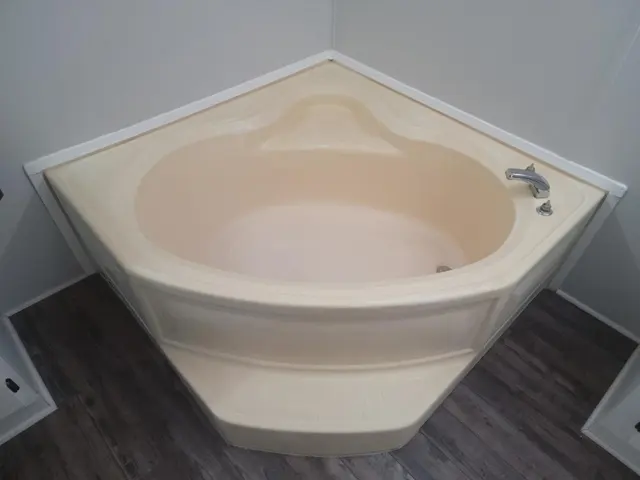 From almond to bright white: bathtub before refinishing